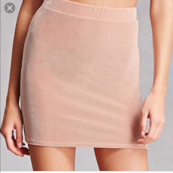 pink mini skirt - Picture 2 of 2